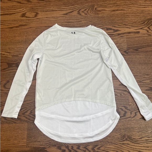 Small under armour shirt - Picture 4 of 4